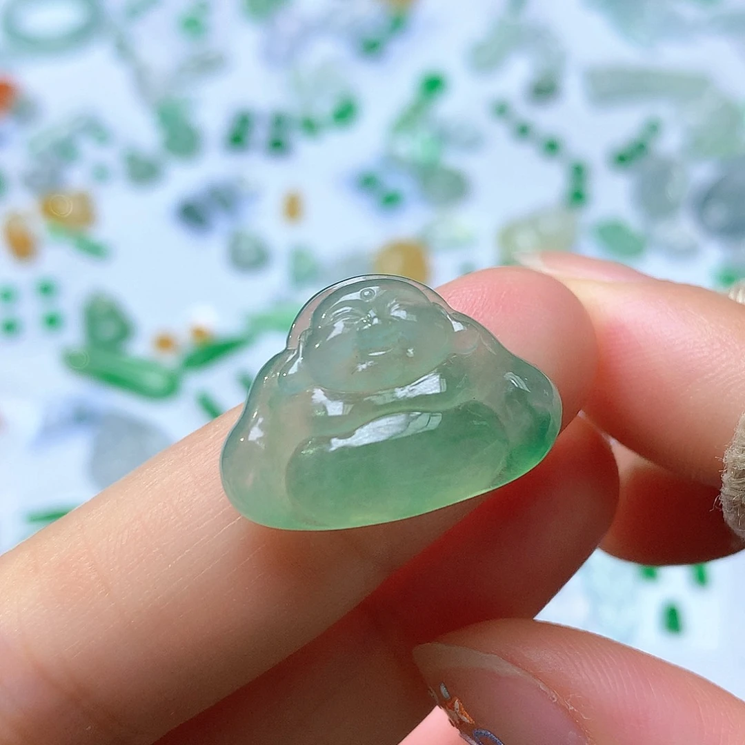 翡翠未镶嵌颈饰佛