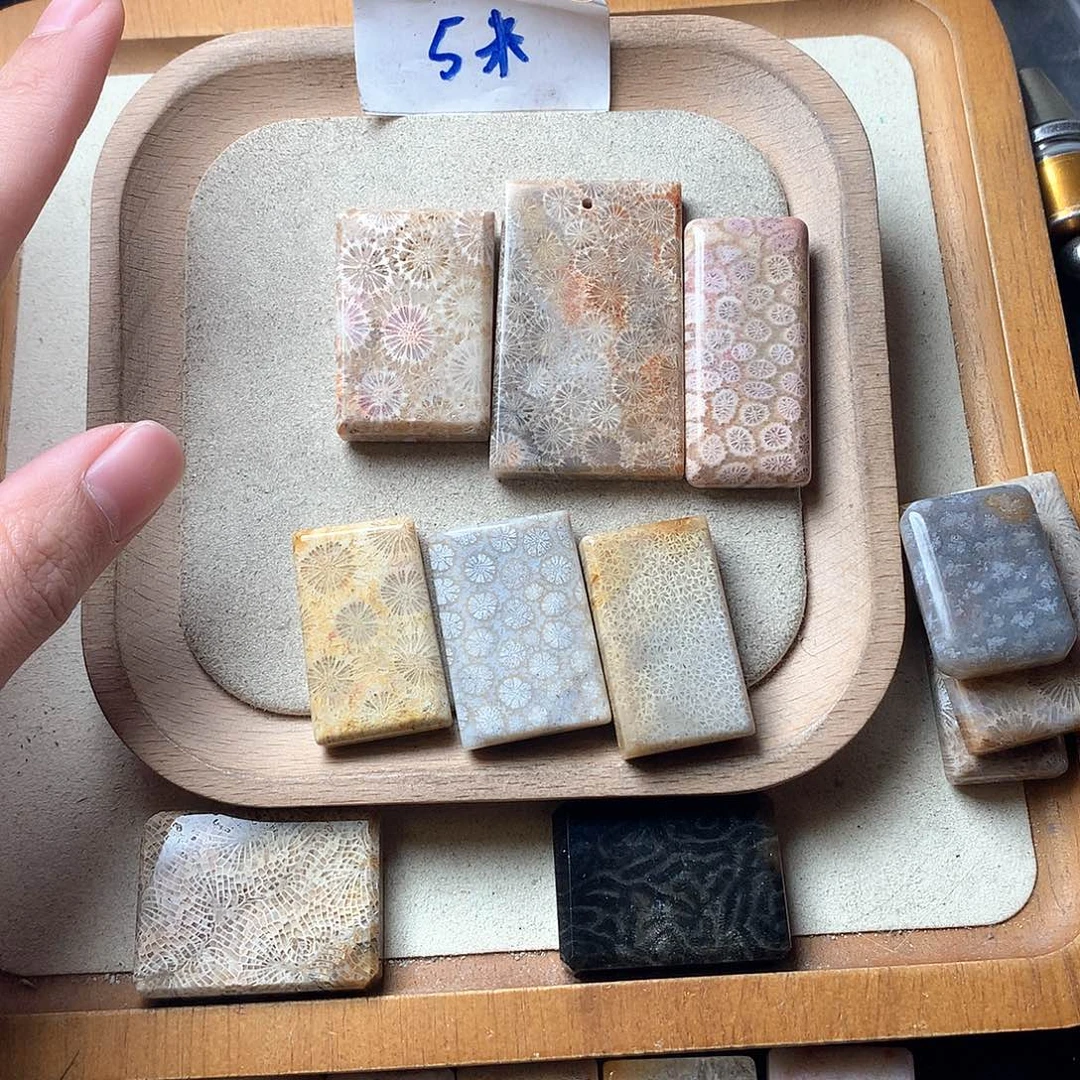 硅化珊瑚（珊瑚玉）颈饰未镶嵌铃****光