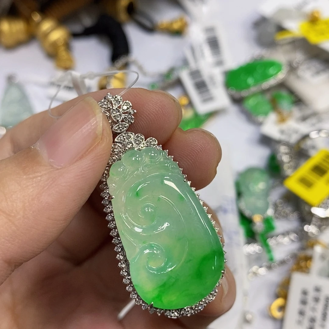 【闪购商品】颈饰18K金镶嵌翡翠清****3吊坠