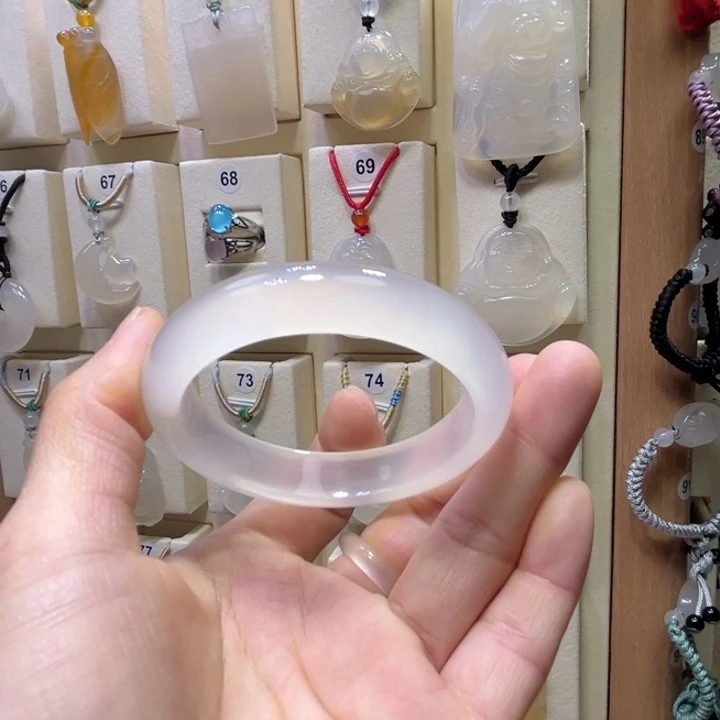 玛瑙/玉髓颈饰未镶嵌招****?