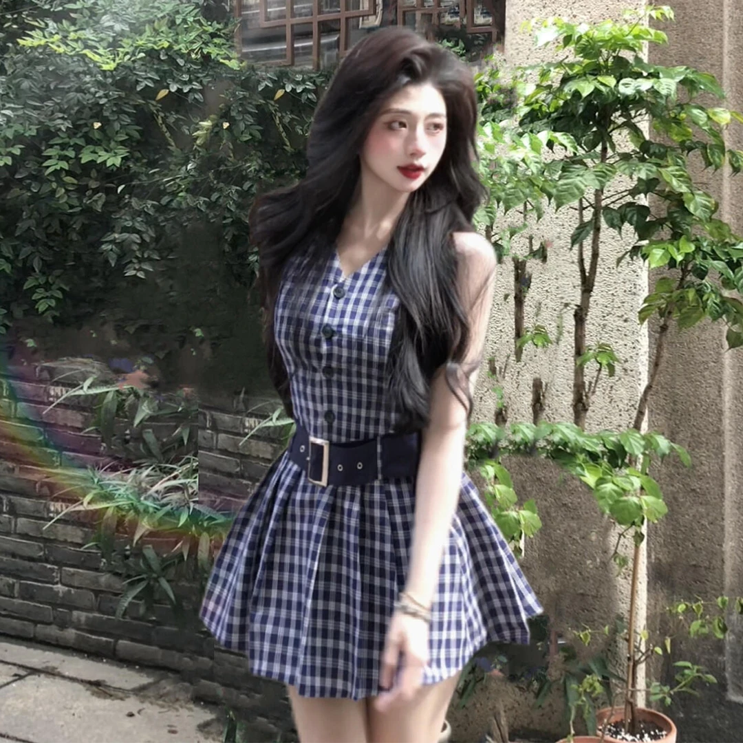 小个子巨好看气质挂脖连衣裙子女夏季高级感收腰绝美格子掐腰短裙