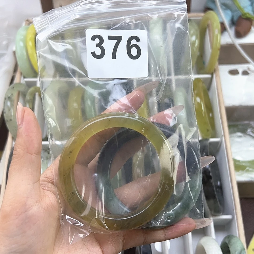 荔***z蛇纹石玉未镶嵌手镯