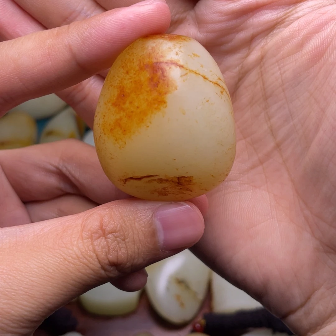 丢***猪定制和田玉未镶嵌吊坠