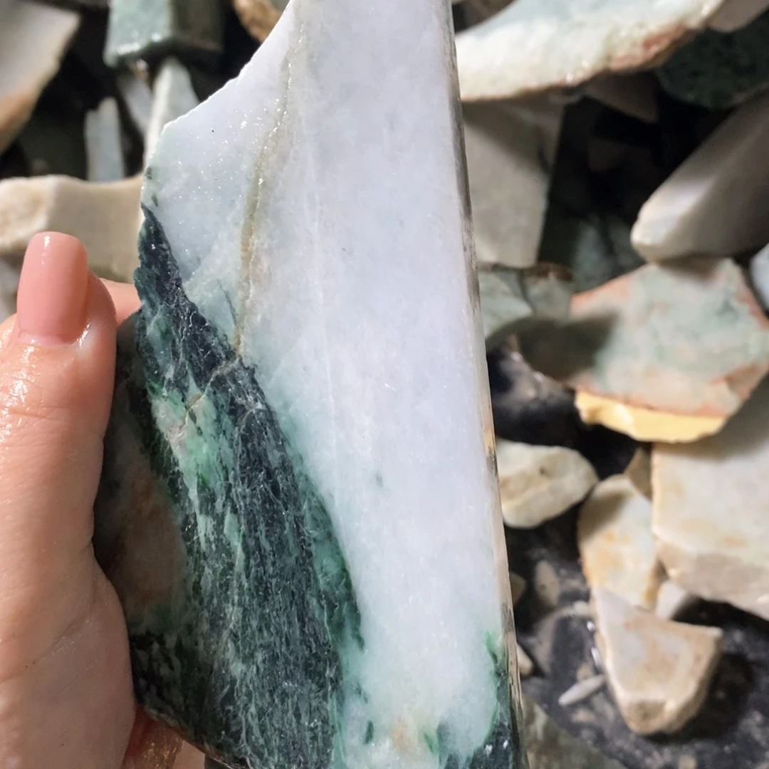 颈饰未镶嵌翡翠天然翡翠