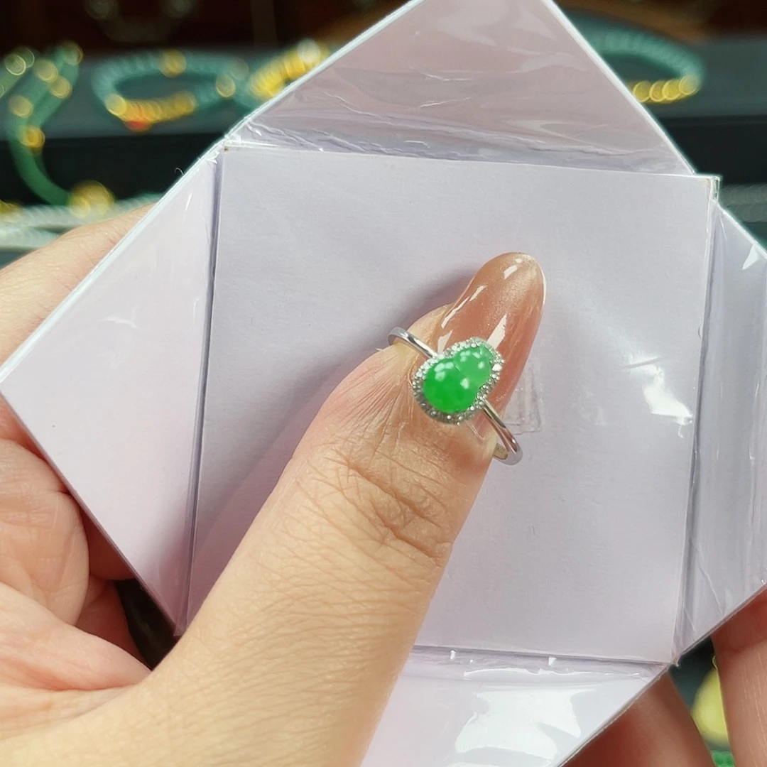 翡翠18K金镶嵌戒指