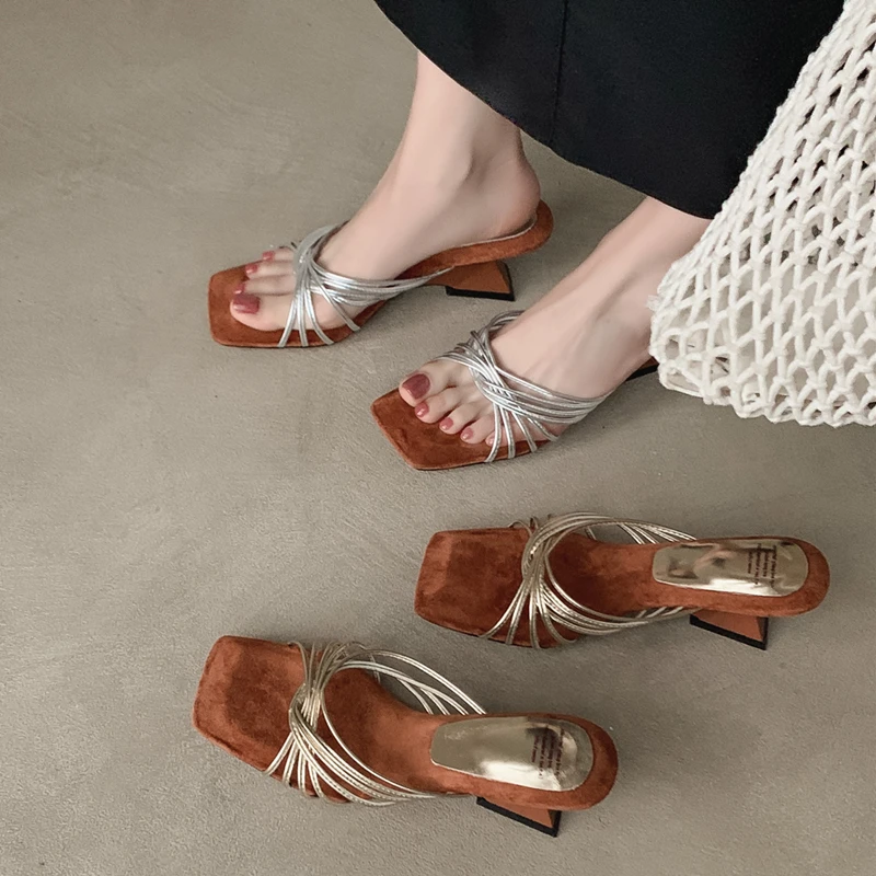 央小鱼 舒适出圈~法式编织细带坡跟拖鞋外穿复古方头高跟凉拖女夏