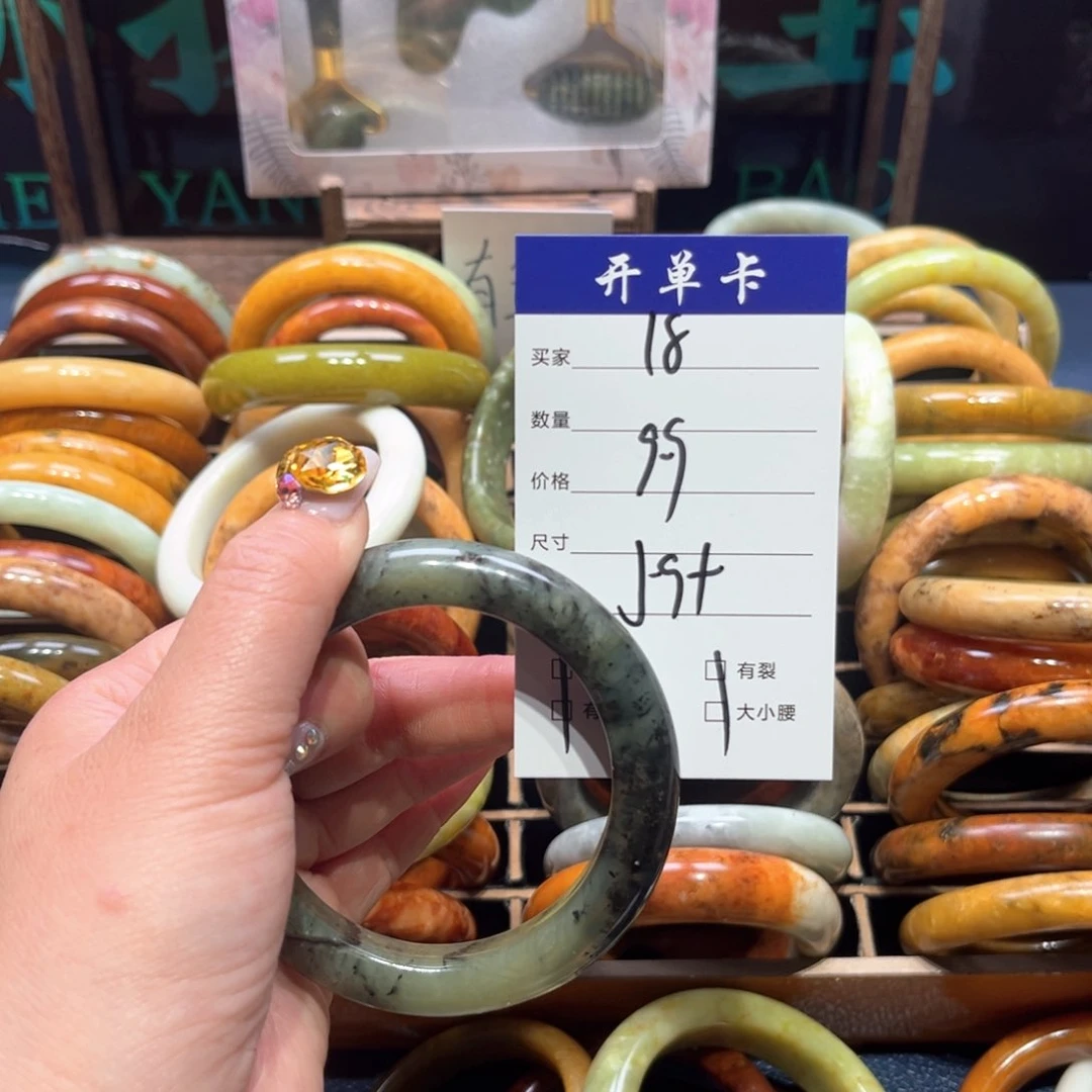 蛇纹石玉未镶嵌手镯淡**…
