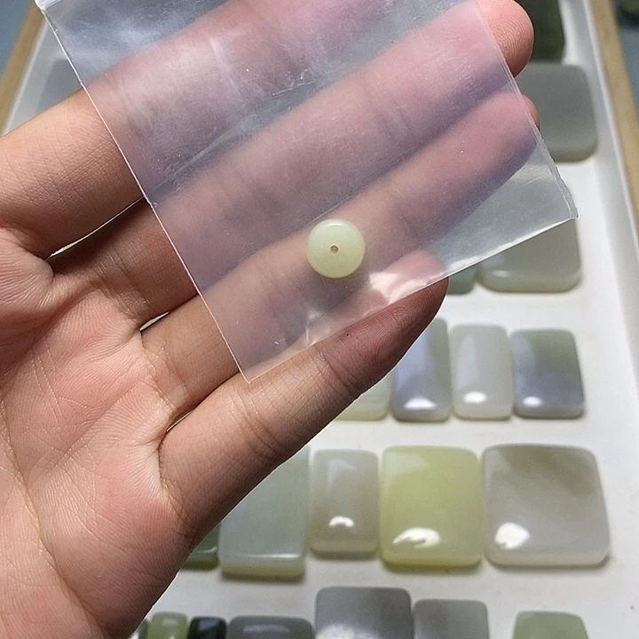 后***。和田玉未镶嵌颈饰