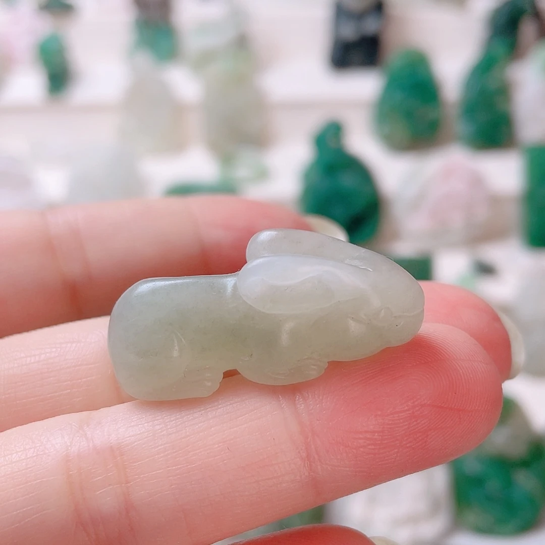 独山玉未镶嵌颈饰