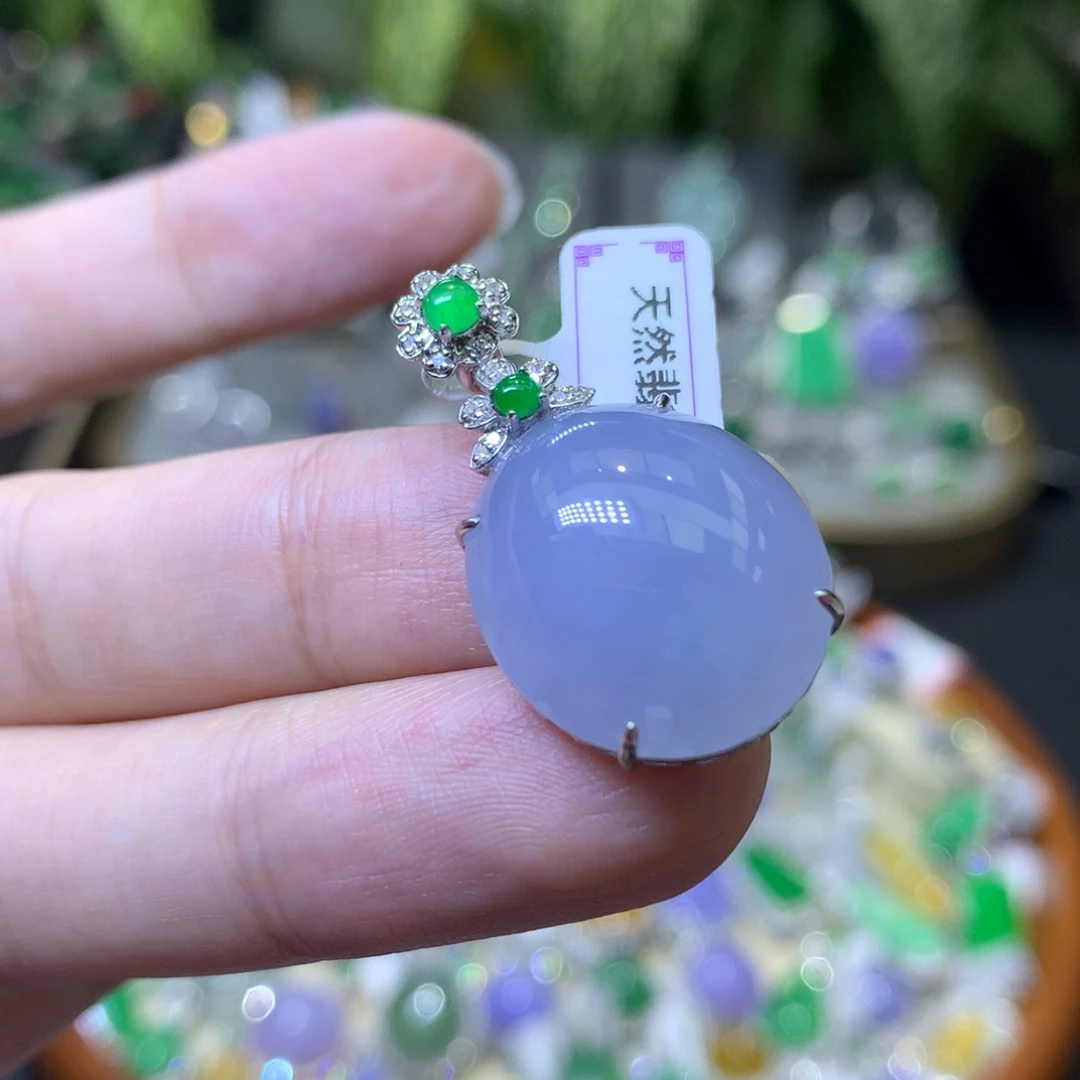 颈饰18K金镶嵌翡翠