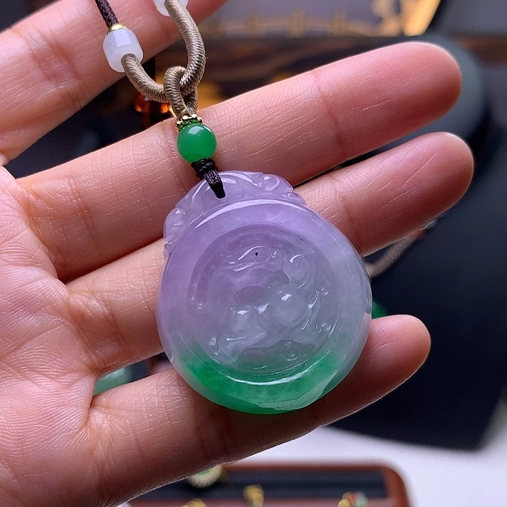 翡翠吊坠(赠链)未镶嵌