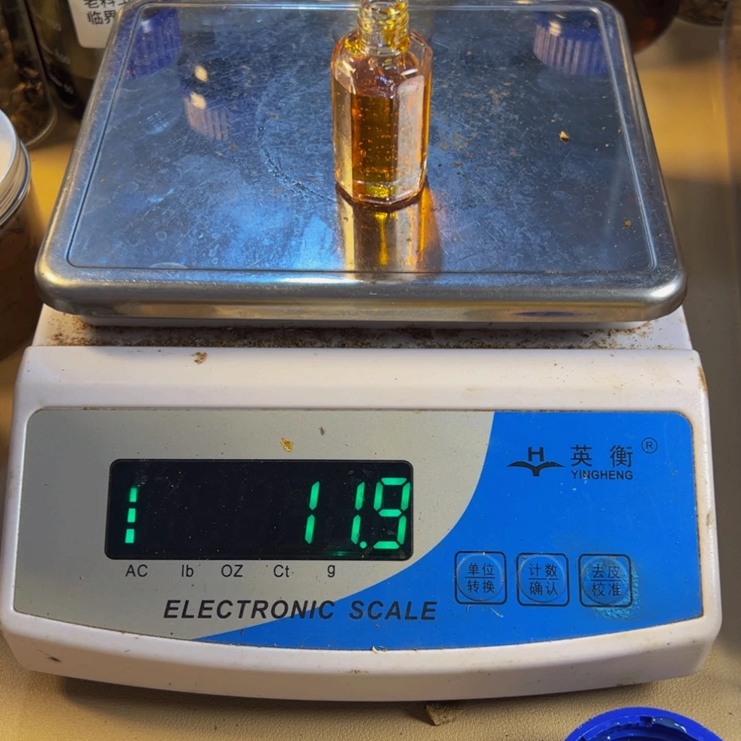 沉香沉香碎屑白棋楠精油