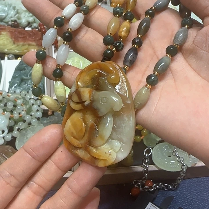 蛇纹石玉未镶嵌吊坠