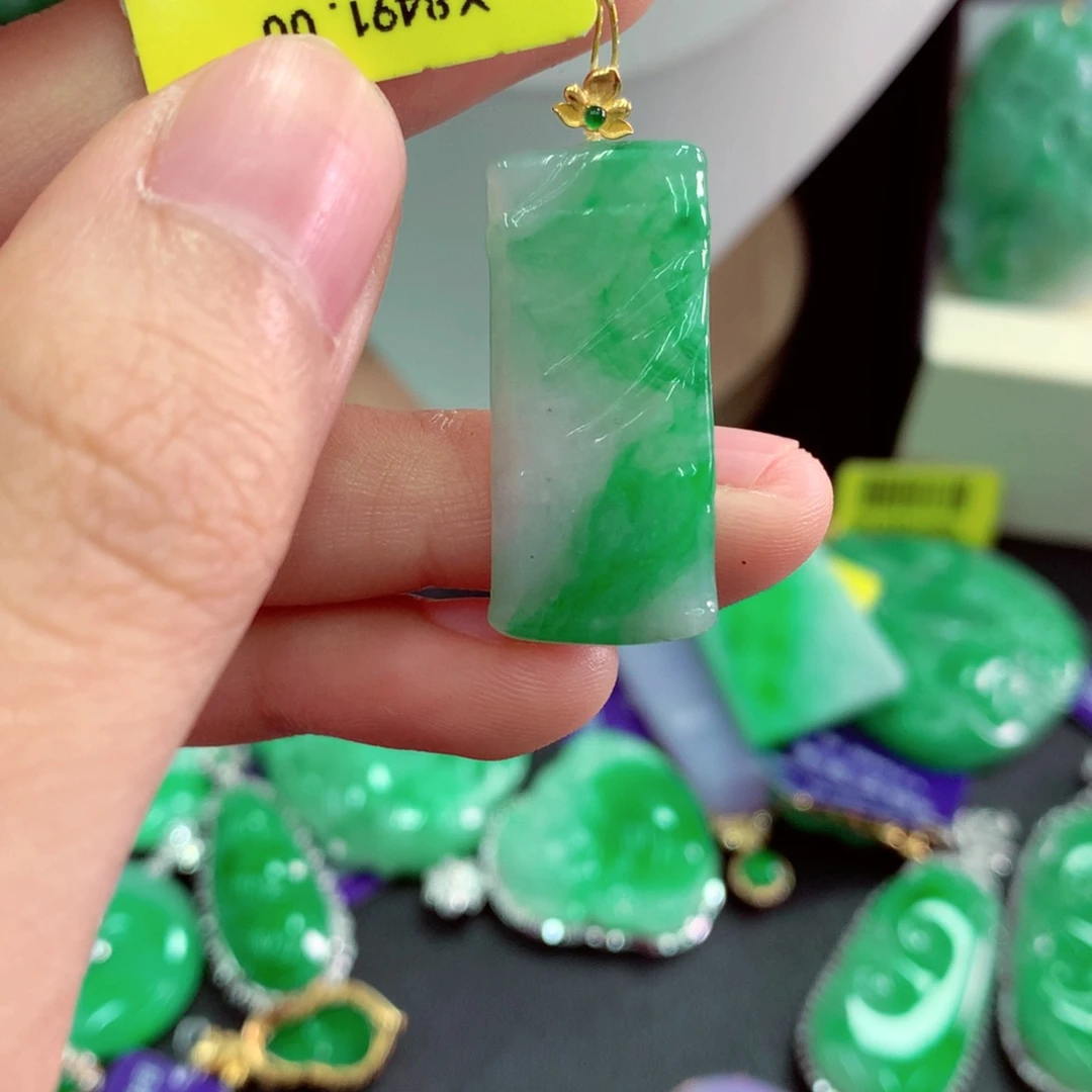 吊坠(不含链)18K金镶嵌翡翠