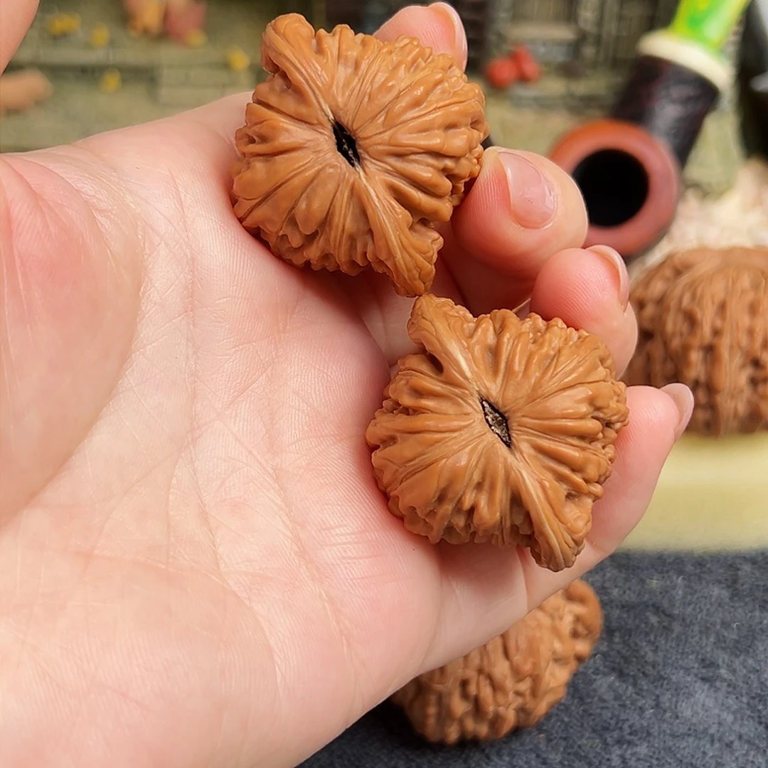 文玩核桃把件爱*?汉高楼38