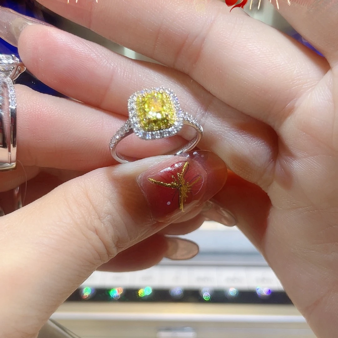 实验室培育钻石18K金镶嵌0.51VS，15