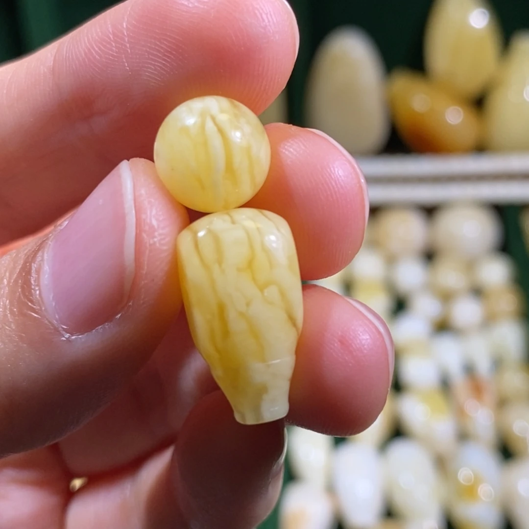 蜜蜡未镶嵌裸石微瑕