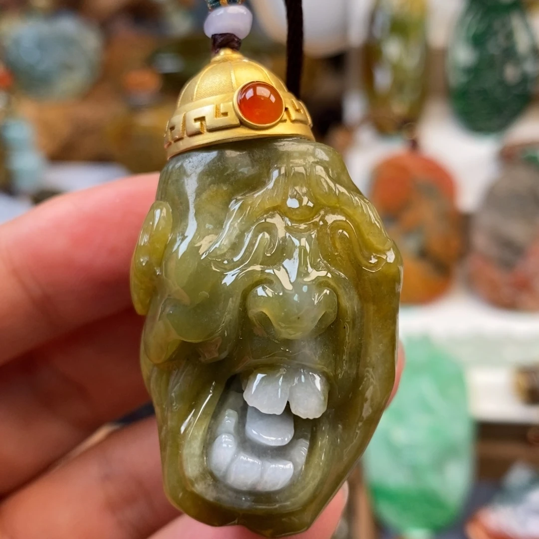 翡翠18K金镶嵌颈饰笑口常开