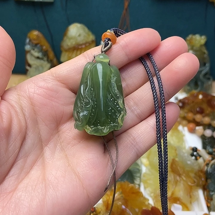 蛇纹石玉未镶嵌颈饰