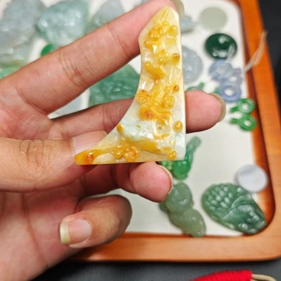 翡翠未镶嵌颈饰翡翠