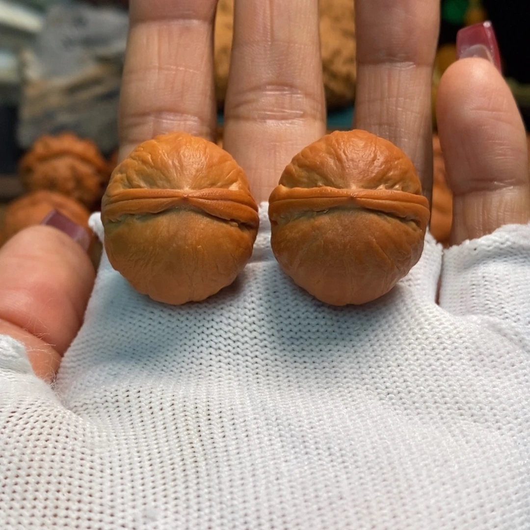 文玩核桃把件夜明珠