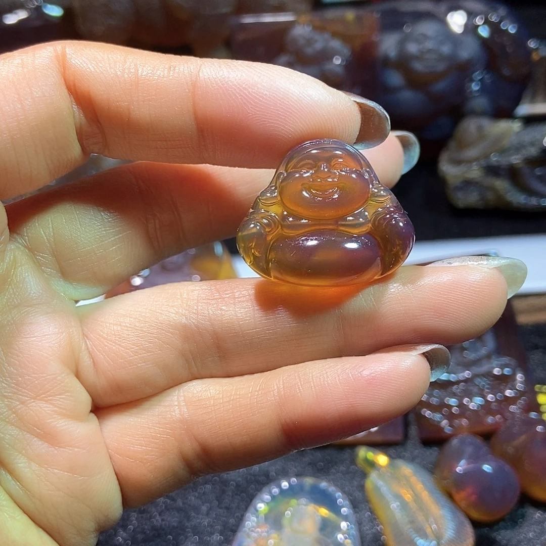 未镶嵌颈饰琥珀佛