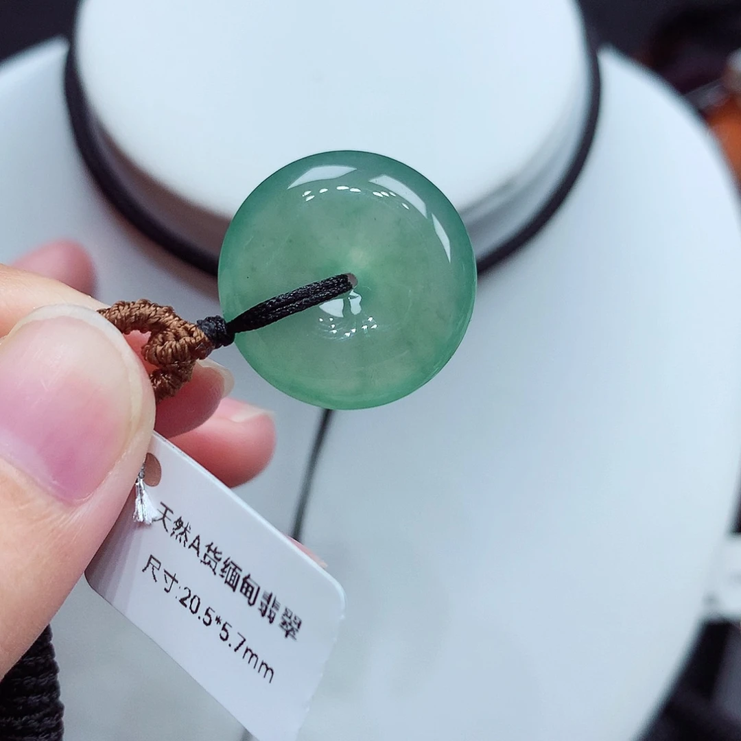 翡翠未镶嵌颈饰翡翠29，20.5/5.7