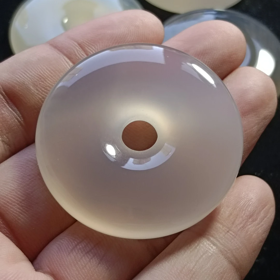 玛瑙平安扣，直径五厘米左右，精品，随机发货