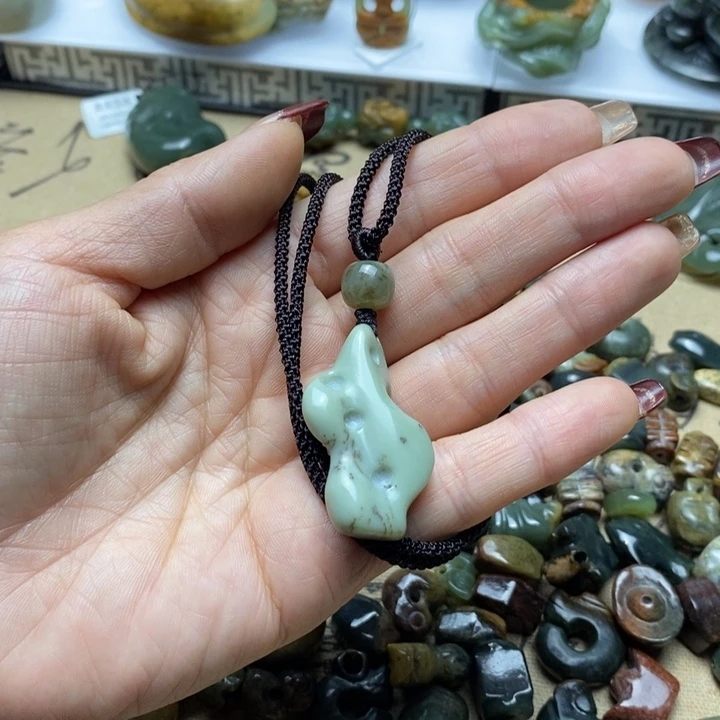 透闪石质玉挂件未镶嵌澄*丸