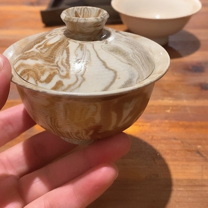 舒****小小壶气氛丰富，实用器