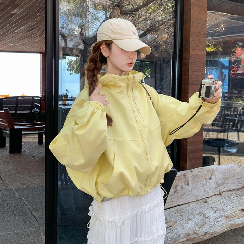韩系慵懒风宽松冲锋衣外套女2025春季新款休闲黄色超火减龄短夹克