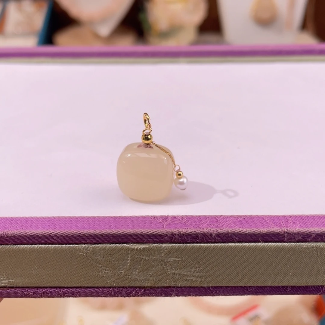 和田玉18K金镶嵌吊坠(不含链)方糖