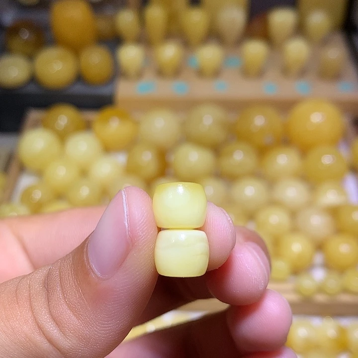 未镶嵌蜜蜡裸石天然俄料金白妖花蜜蜡直切9.5