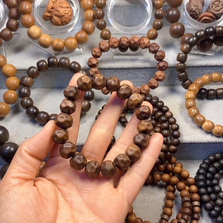 姜***ᐟ檀香木手串/手链老山檀奶香味1.2无相纯手工