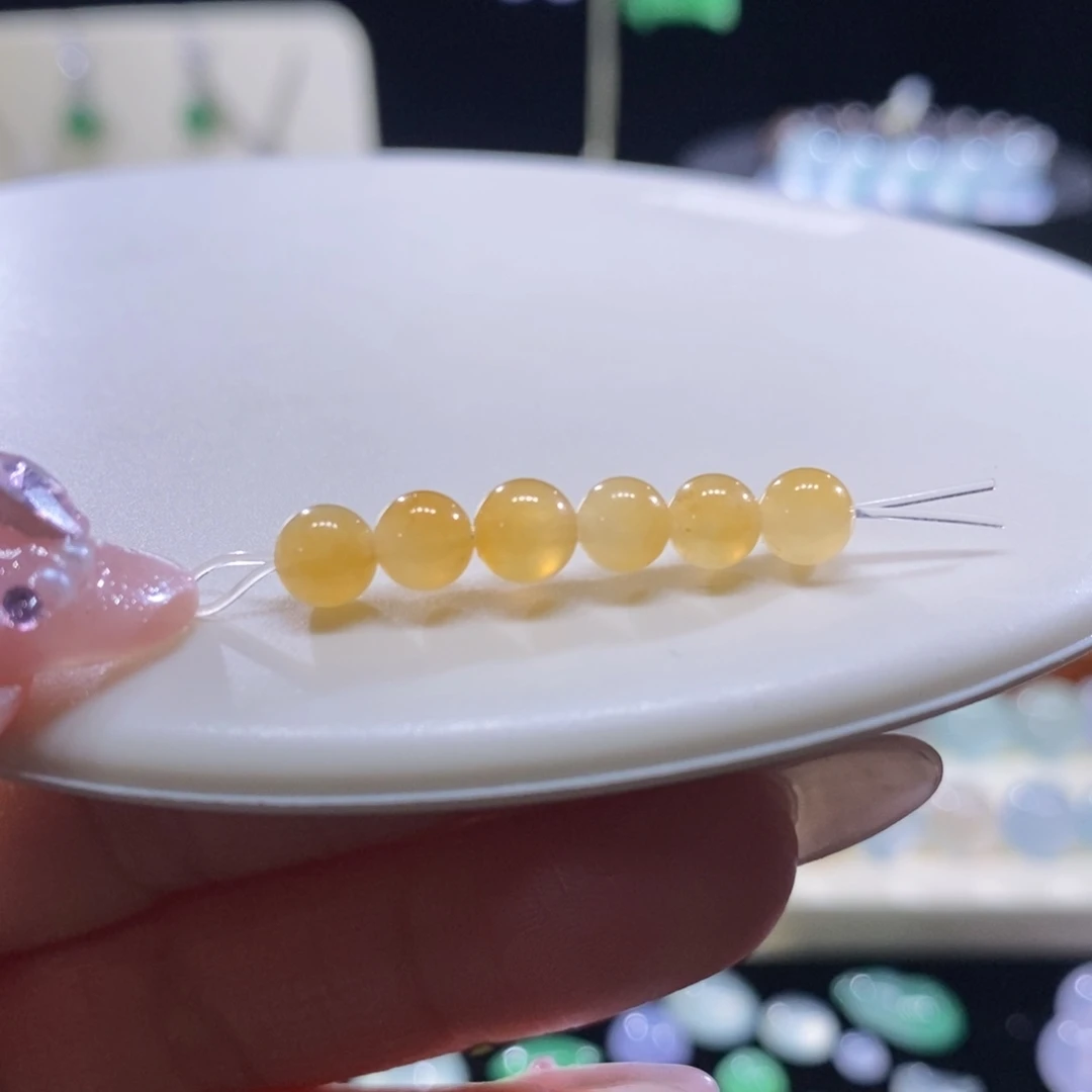 翡翠未镶嵌颈饰翡翠冰鲜黄小珠多样性发其一