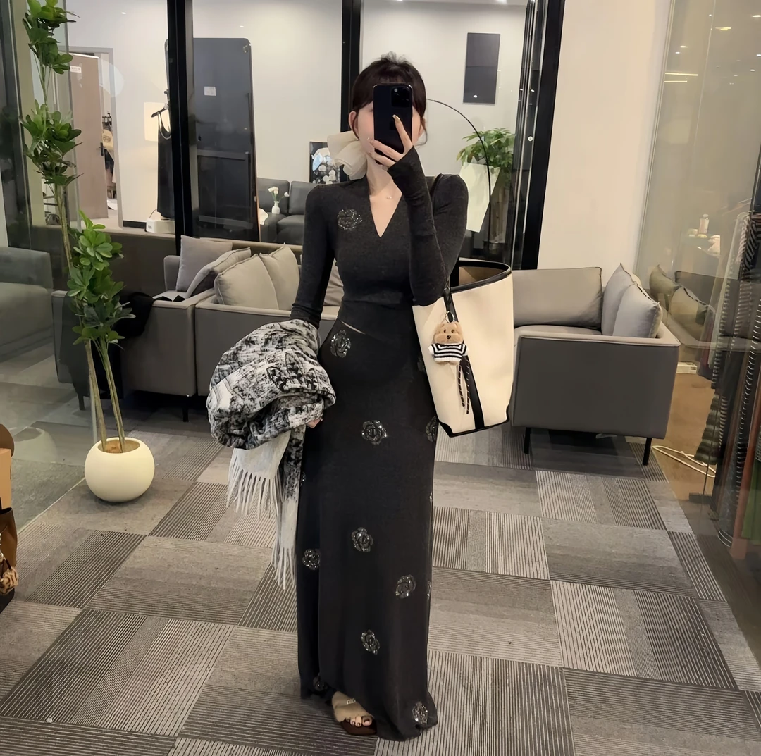 【OS&oneshow】2025秋冬款百搭时尚法式烫钻套装显瘦上衣轻熟风长裙