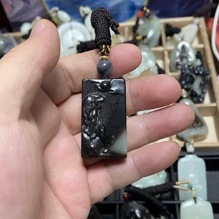 枫****和田玉未镶嵌颈饰