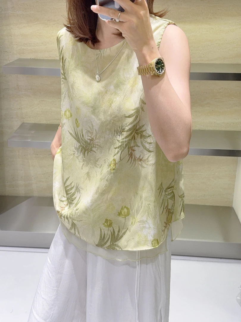 仓美美女装-枫叶刺绣小花设计T恤