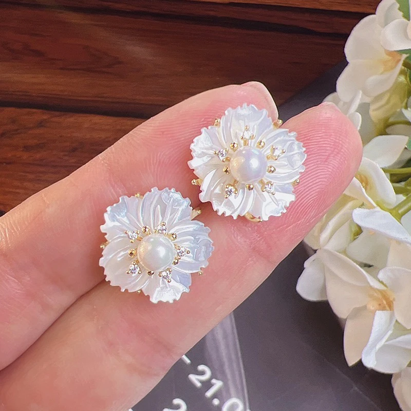 铜合金耳饰 A144白色贝壳花优雅高级感流苏耳钉轻奢复古耳环