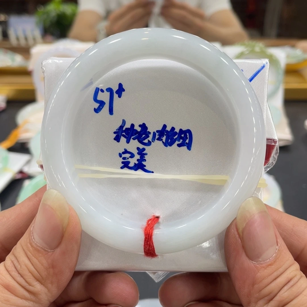 翡翠手镯未镶嵌翡翠手镯