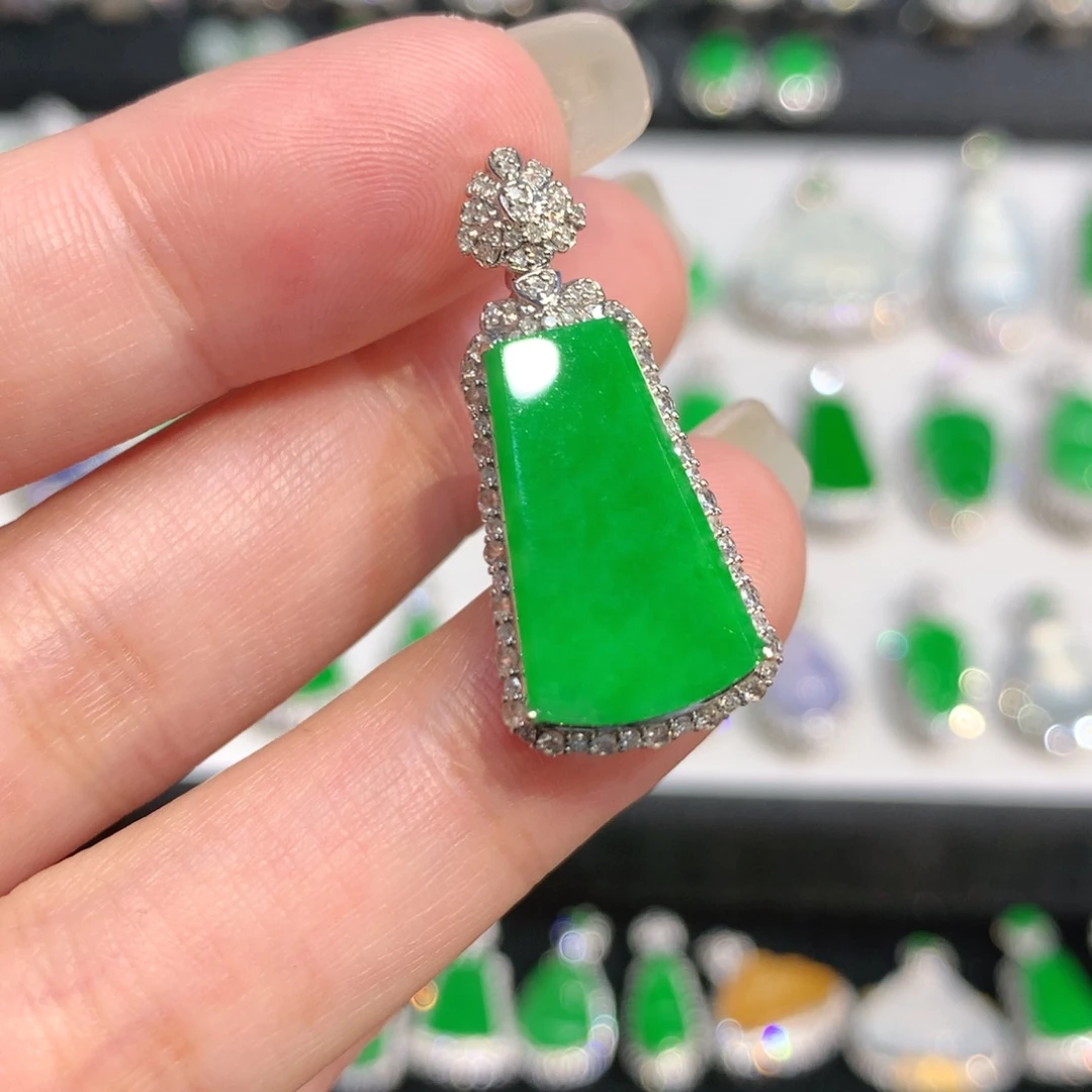 翡翠18K金镶嵌颈饰