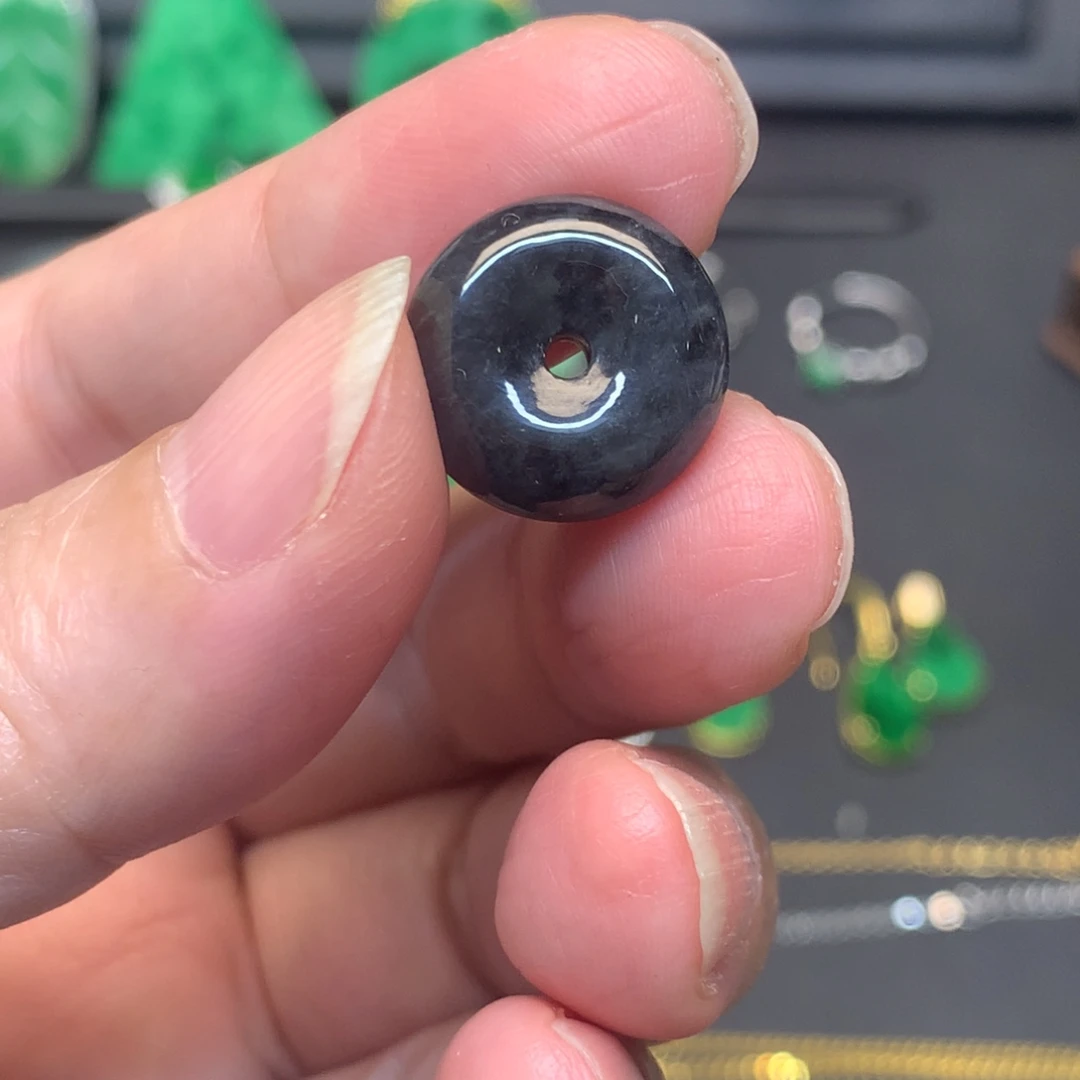 翡翠未镶嵌颈饰有纹裂