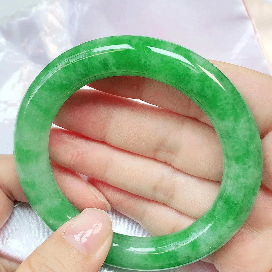 翡翠未镶嵌手镯抖音