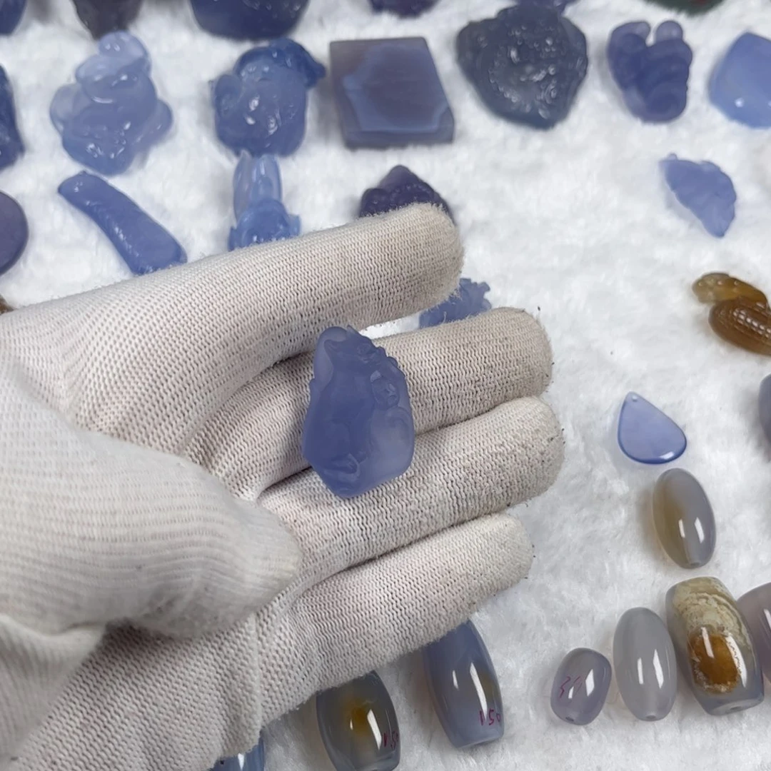 玛瑙吊坠未镶嵌山***蓝玛瑙蓝猫