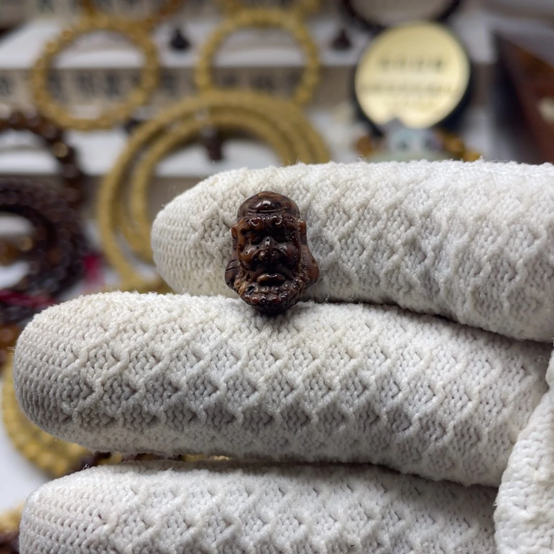 星月菩提手串雕刻达摩虎皮玉化