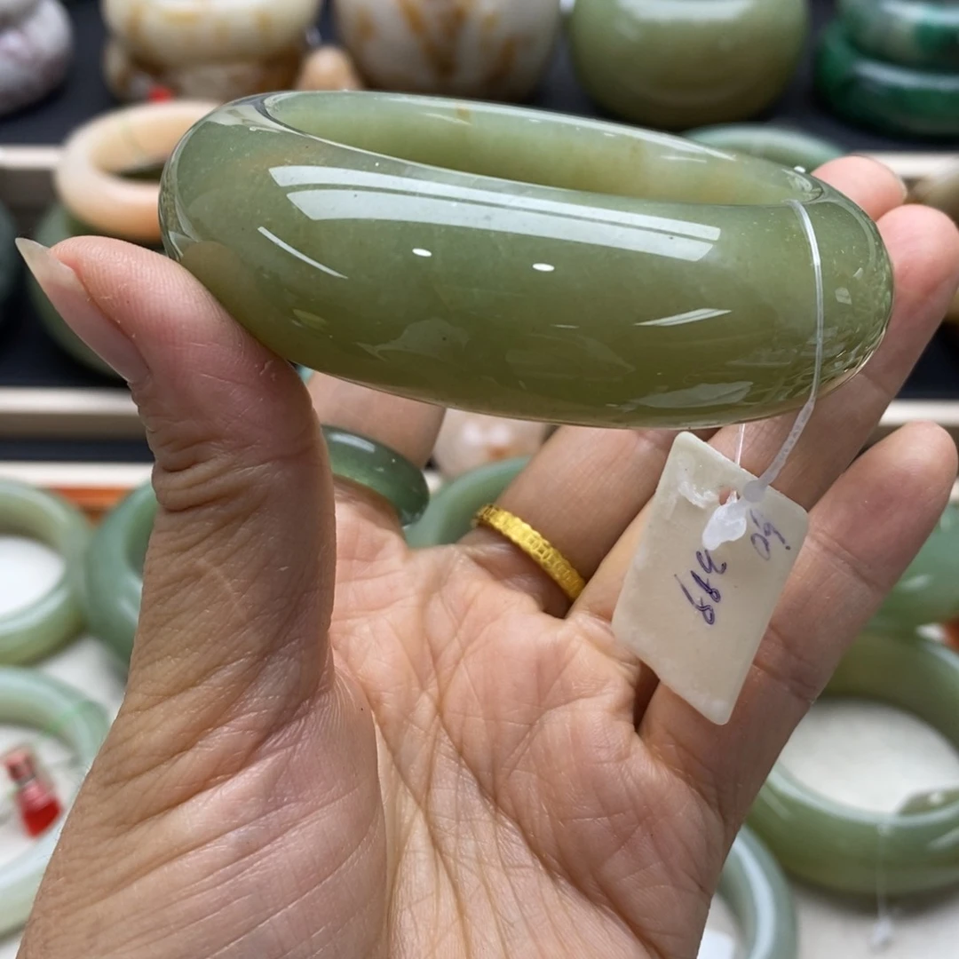 未镶嵌手镯石英质玉