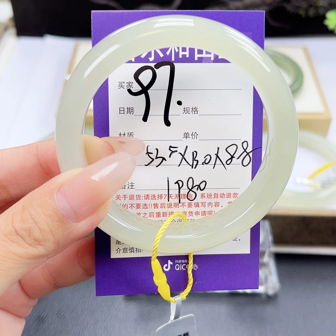 和田玉手镯未镶嵌