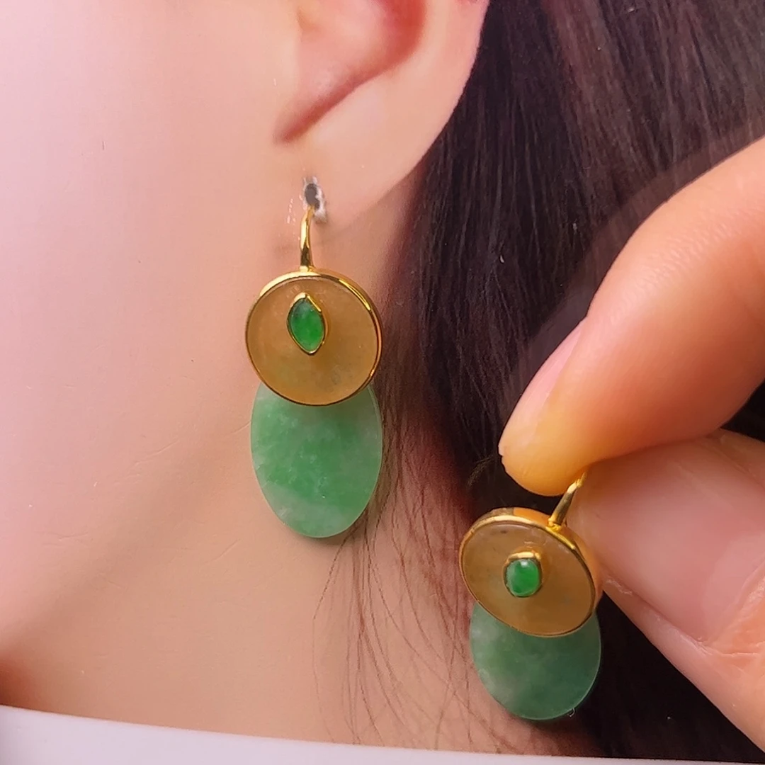 钟****翡翠18K金镶嵌耳饰耳坠