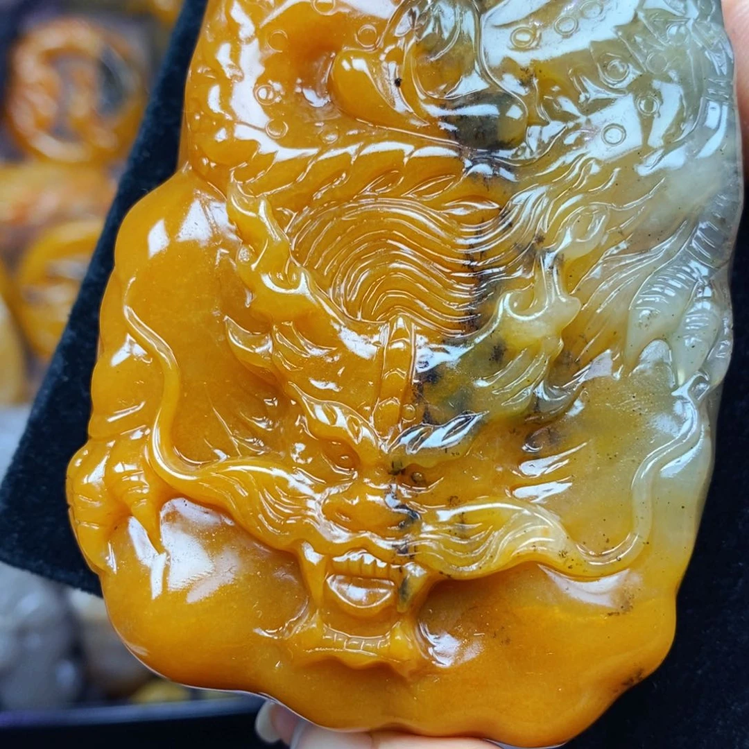 未镶嵌石英质玉（黄龙玉）颈饰