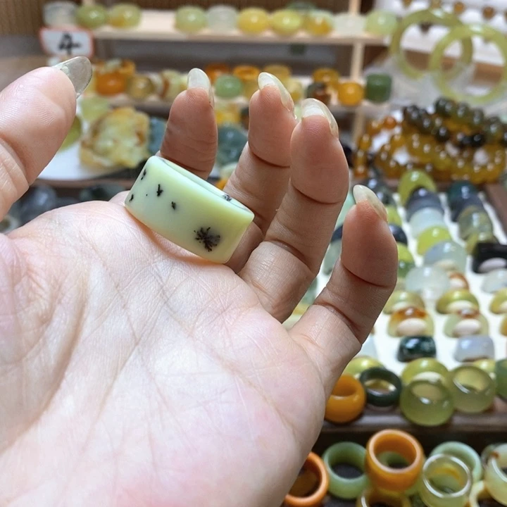 B***N岫玉未镶嵌项圈岫玉精品指环